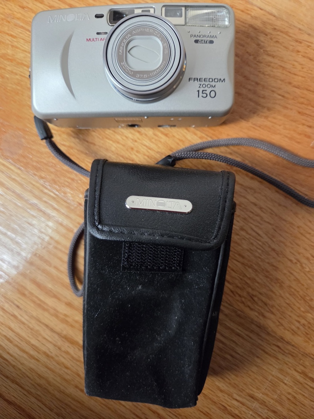 Minolta Freedom Zoom 150 Compact Digital Camera in Silver